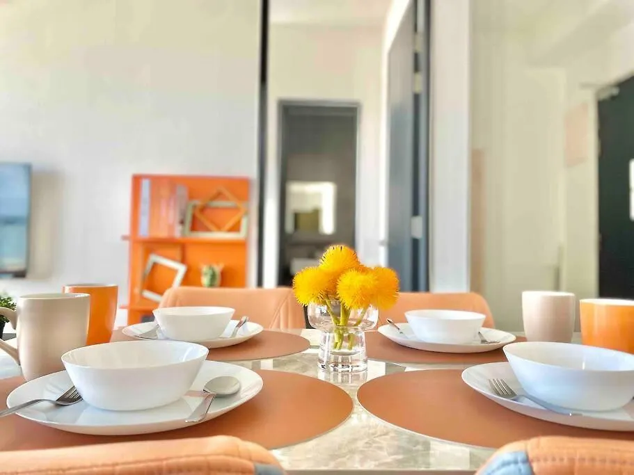 Urban Suites - 3Min Drive To Georgetown 18Min From Airport Modern Simplicity 3Br 2 Bathrooms Suites Jelutong Apartment